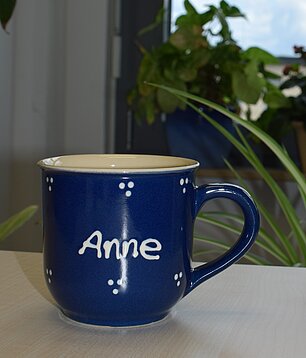 blaue Tasse mit der Aufschrift "Anne"