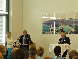 Dr. Helmut Müller, ehemaliger Oberbürgermeister der Stadt Wiesbaden, stellte das Projekt "Klartext für Wiesbaden" vor.